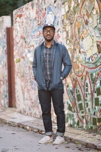 С чем носить нейлоновую куртку-рубашку мужчине