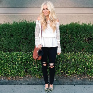 Как носить топ с открытыми плечами с лоферами