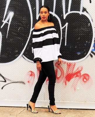 Как носить топ с открытыми плечами с джинсами скинни