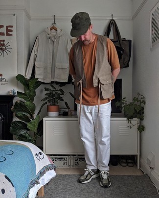 С чем носить оливковые кроссовки мужчине