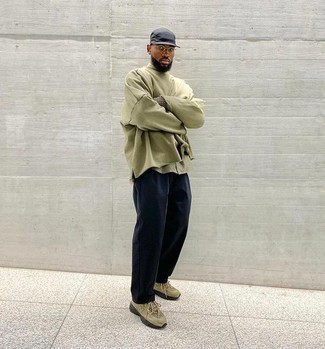 С чем носить оливковые кроссовки мужчине