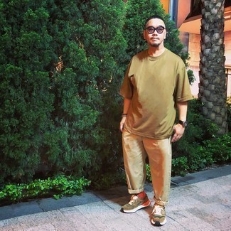 С чем носить оливковые кроссовки мужчине