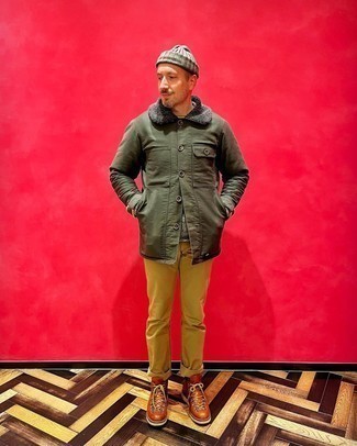 С чем носить оливковую шапку мужчине