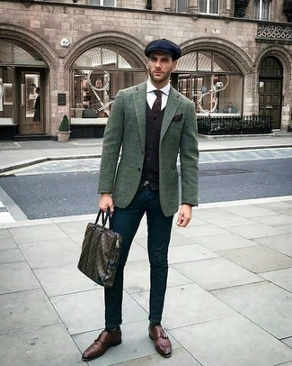 Как носить оливковый пиджак с синими джинсами мужчине