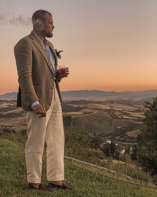 Как носить оливковый пиджак с коричневыми кожаными лоферами мужчине