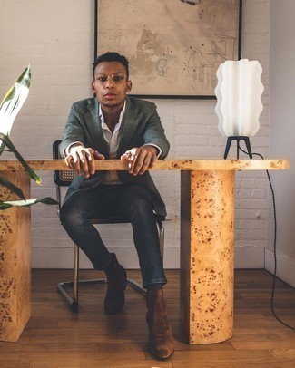 Как носить оливковый пиджак с темно-серыми джинсами мужчине