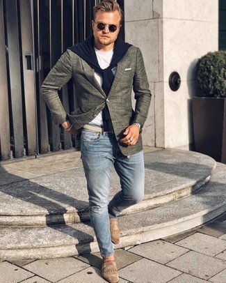 Какие свитера с круглым вырезом носить с оливковым пиджаком мужчине