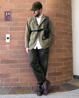 Как носить оливковый пиджак с оливковыми брюками чинос