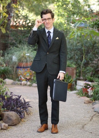 Какие оксфорды носить с оливковым пиджаком