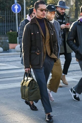 Какие водолазки носить с оливковым пиджаком мужчине