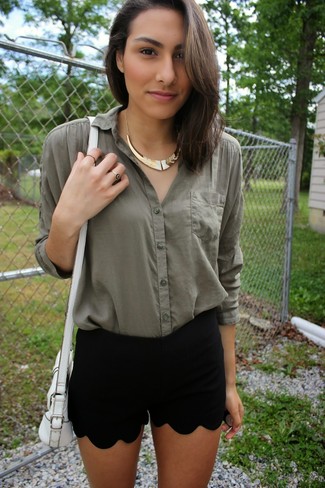 С чем носить оливковую блузку