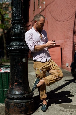 Какие брюки чинос носить с оливковыми топсайдерами