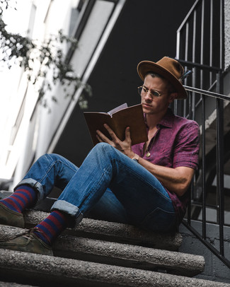 Какие джинсы носить с оливковыми топсайдерами