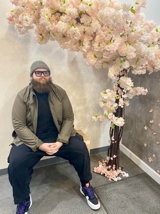 Какие кроссовки носить с оливковым бомбером мужчине