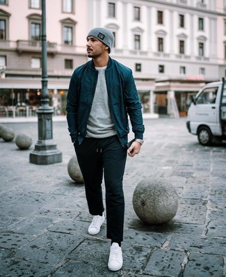 Как носить оливковый бомбер с черными брюками чинос