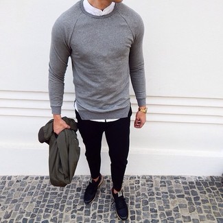 Как носить оливковый бомбер с черными брюками чинос