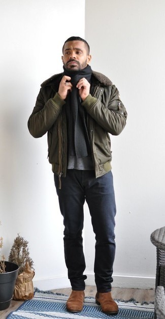 Какие ботинки челси носить с оливковым бомбером мужчине