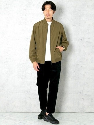 Какие брюки чинос носить с оливковым бомбером