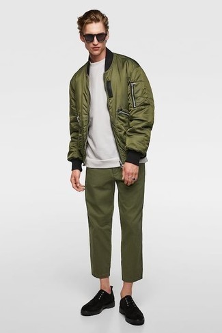 Какие туфли дерби носить с оливковым бомбером