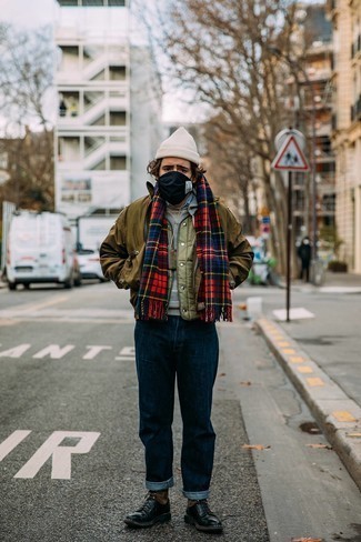 Какие куртки без рукавов носить с оливковым бомбером мужчине