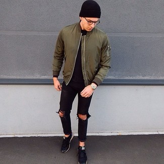 Какие футболки с длинным рукавом носить с оливковым бомбером мужчине