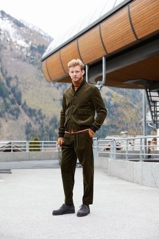 Как носить оливковый бомбер с оливковыми брюками чинос