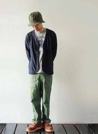 С чем носить оливковую панаму мужчине