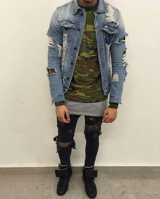 С чем носить оливковый свитер с круглым вырезом с камуфляжным принтом мужчине