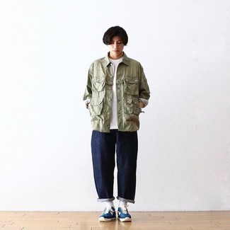 С чем носить оливковую куртку-рубашку с камуфляжным принтом мужчине