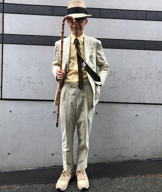 С чем носить оливковый галстук с камуфляжным принтом мужчине