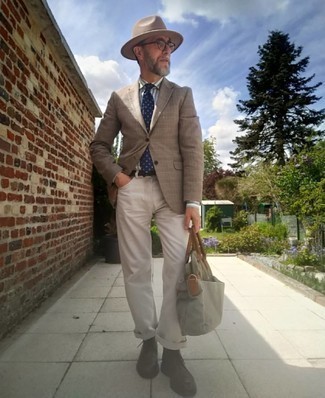 С чем носить оливковый портфель из плотной ткани