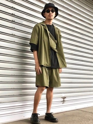 С чем носить оливковую поясную сумку из плотной ткани мужчине