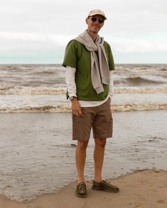 С чем носить оливковые низкие кеды из плотной ткани мужчине