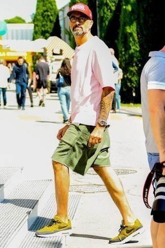 С чем носить оливковые часы из плотной ткани мужчине