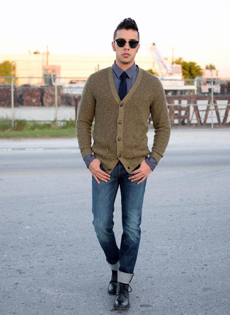 Какие повседневные ботинки носить с оливковым кардиганом мужчине