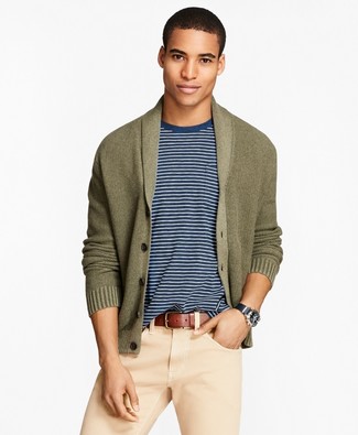 Какие брюки чинос носить с оливковым кардиганом