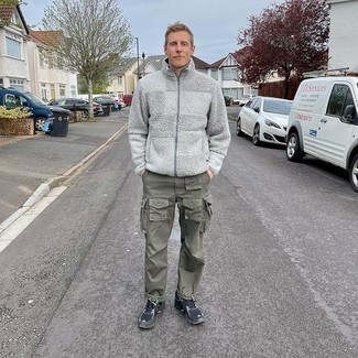 Какие кроссовки носить с оливковыми брюками карго