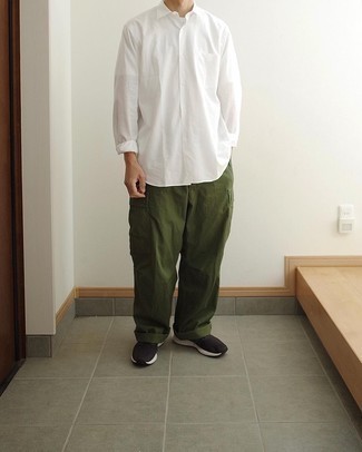 Какие кроссовки носить с оливковыми брюками карго