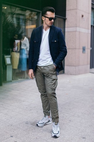 Какие кроссовки носить с оливковыми брюками карго