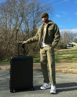 Какие кроссовки носить с оливковыми брюками карго