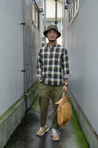 Какие кроссовки носить с оливковыми брюками карго