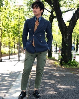 Какие пиджаки носить с оливковыми брюками карго