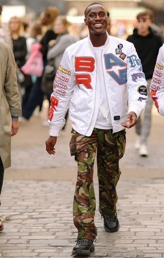 Какие бомберы носить с оливковыми брюками карго