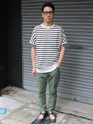 Какие ботинки дезерты носить с оливковыми брюками карго