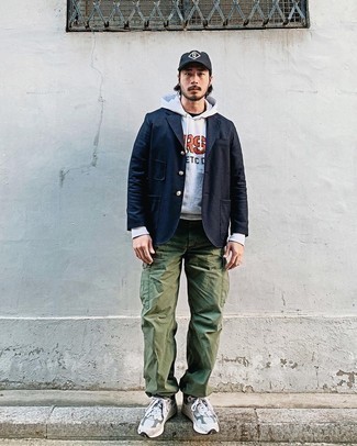 Какой худи носить с оливковыми брюками карго