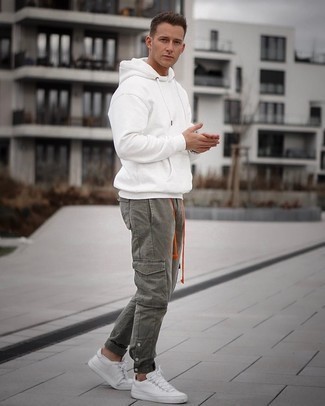 Какой худи носить с оливковыми брюками карго