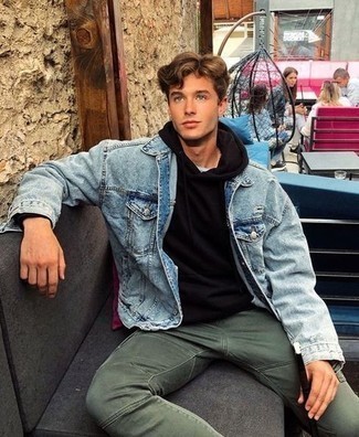 Какой худи носить с оливковыми брюками карго