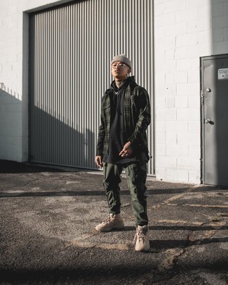 Какой худи носить с оливковыми брюками карго