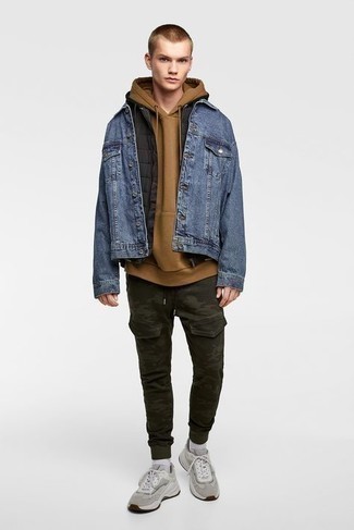 Какой худи носить с оливковыми брюками карго