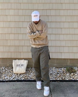 Какие свитшоты носить с оливковыми брюками карго